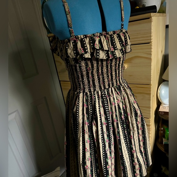 Floral Sundress with Ruffle Detail - Picture 3 of 7